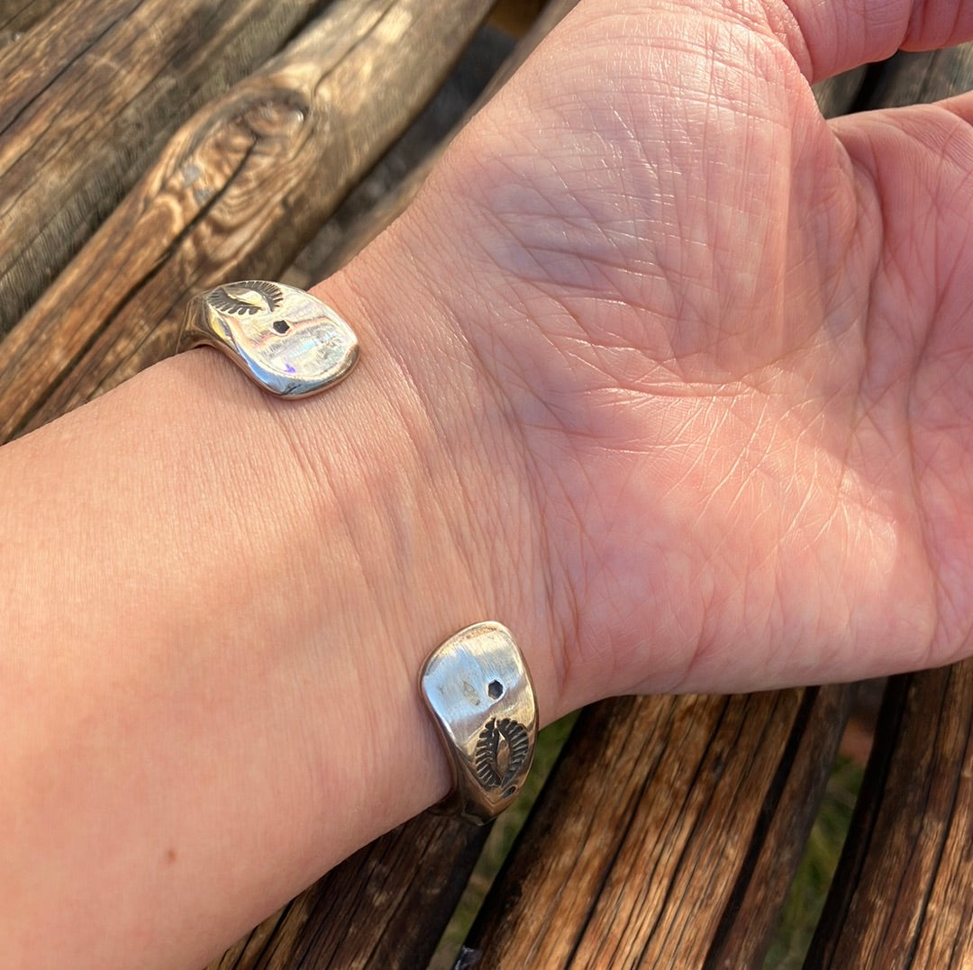 Navajo族 Hand Made Silver Bangle