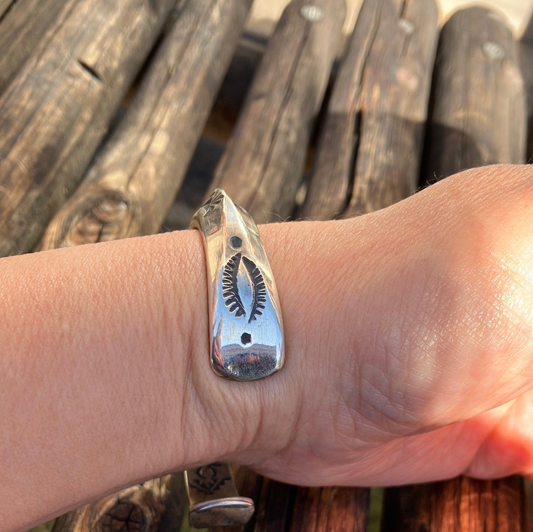 Navajo族 Hand Made Silver Bangle