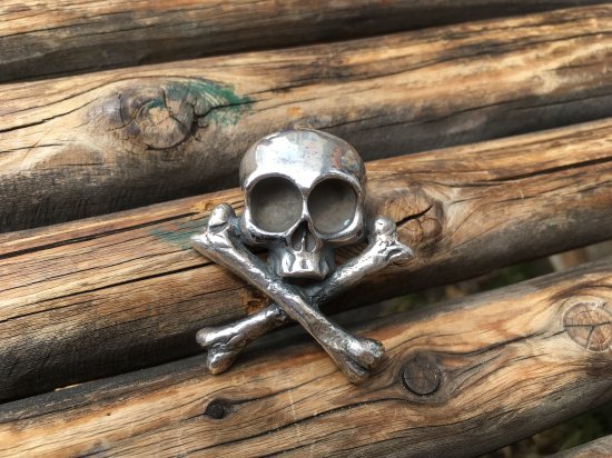 Skull On Cross Bone Pendant Top