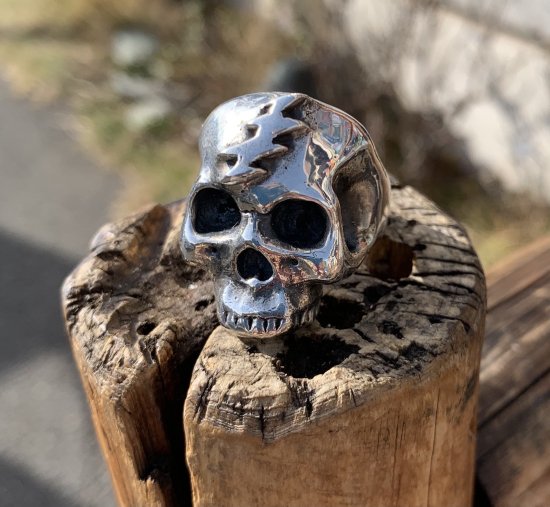 8 Bolt Skull Ring