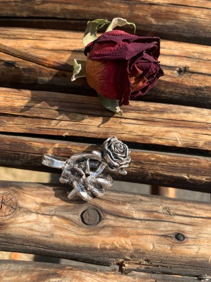 Skeleton Rose Pendant Top