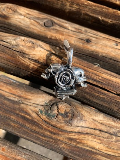 Skull Head Engine Pendant Top