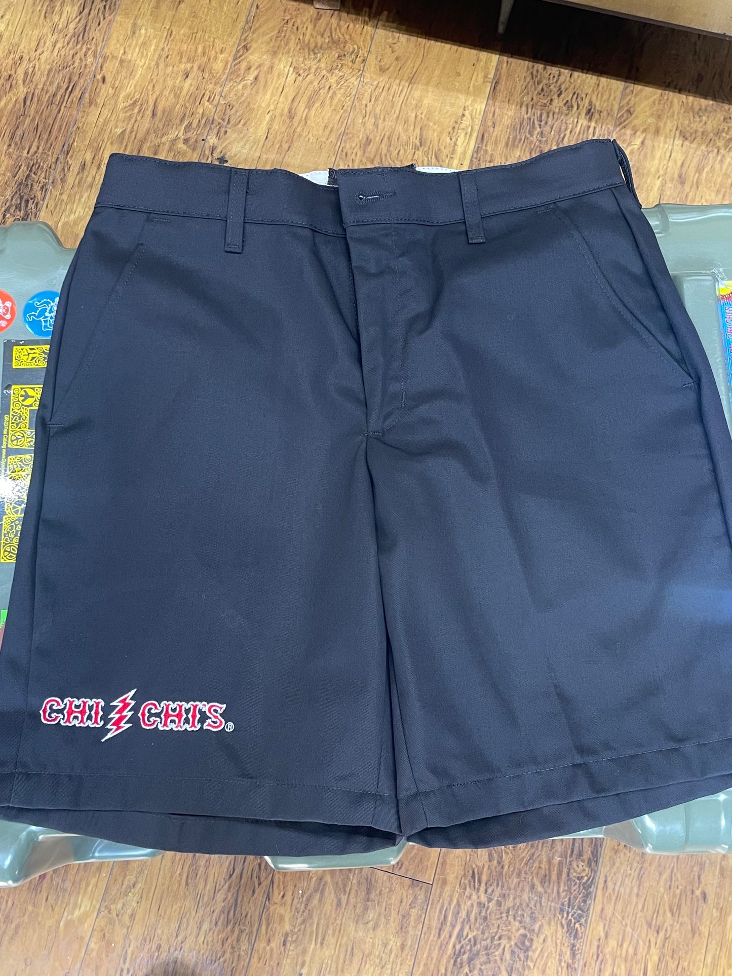 CHI-CHIS Logo Embroidery Short Pants Black