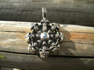 TOMBSTONE SILVER WORKS EIGHTSKULLS with Sapphire PendantTop